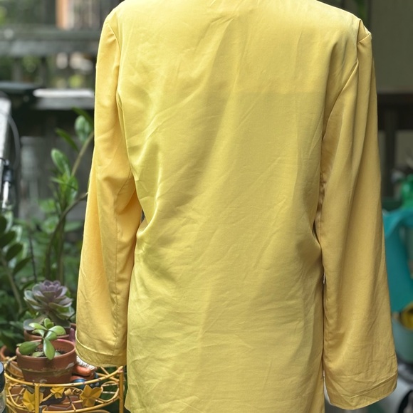 Howard Wolf Silky Yellow Jacket - Picture 2 of 6